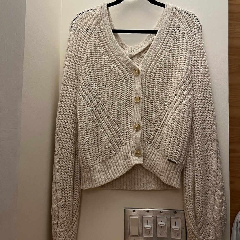 Cute White Abercrombie & Fitch Sweater Size: Medium